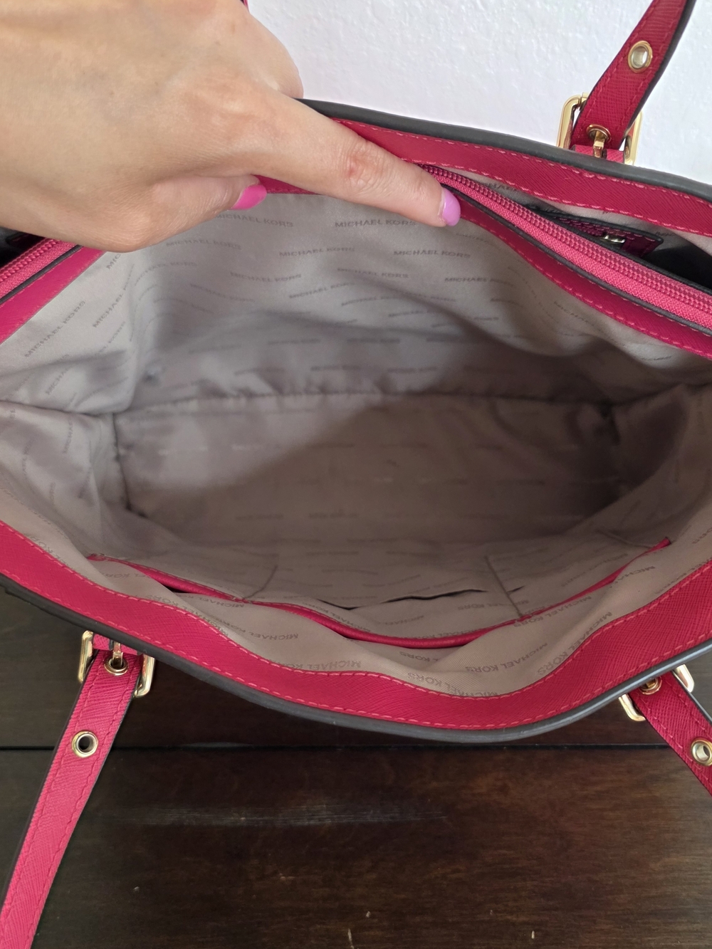 Michael Kors Voyager Pink Saffiano Leather Tote With Gold Accents - Picture 7 of 9